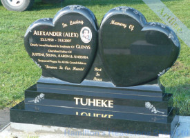 2 hearts on plinth